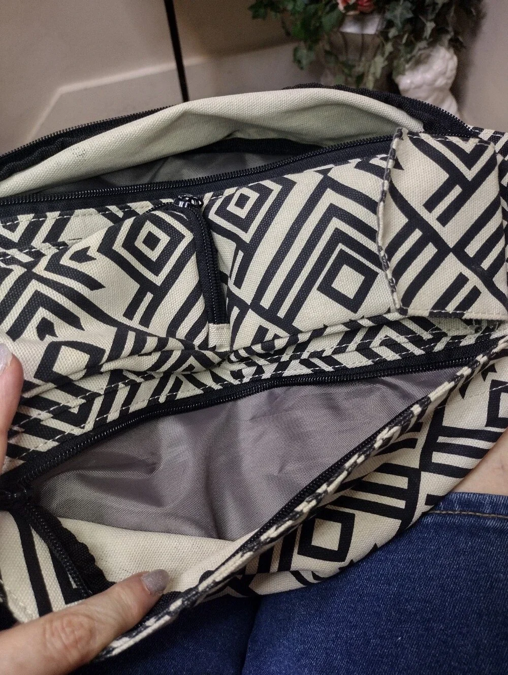 Kavu Black & White Geometric Print Rope Sling Bag